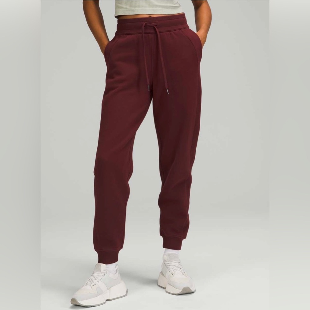 Lululemon Scuba High Rise 28” Jogger Fleece in Red Merlot, Size 2